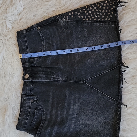BLANK NYC Distressed Studded Frayed Edge Black Wash Denim Boho Mini Skirt - Picture 11 of 11